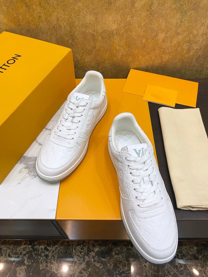 LV RIVOLI SNEAKER WHITE MONOGRAM