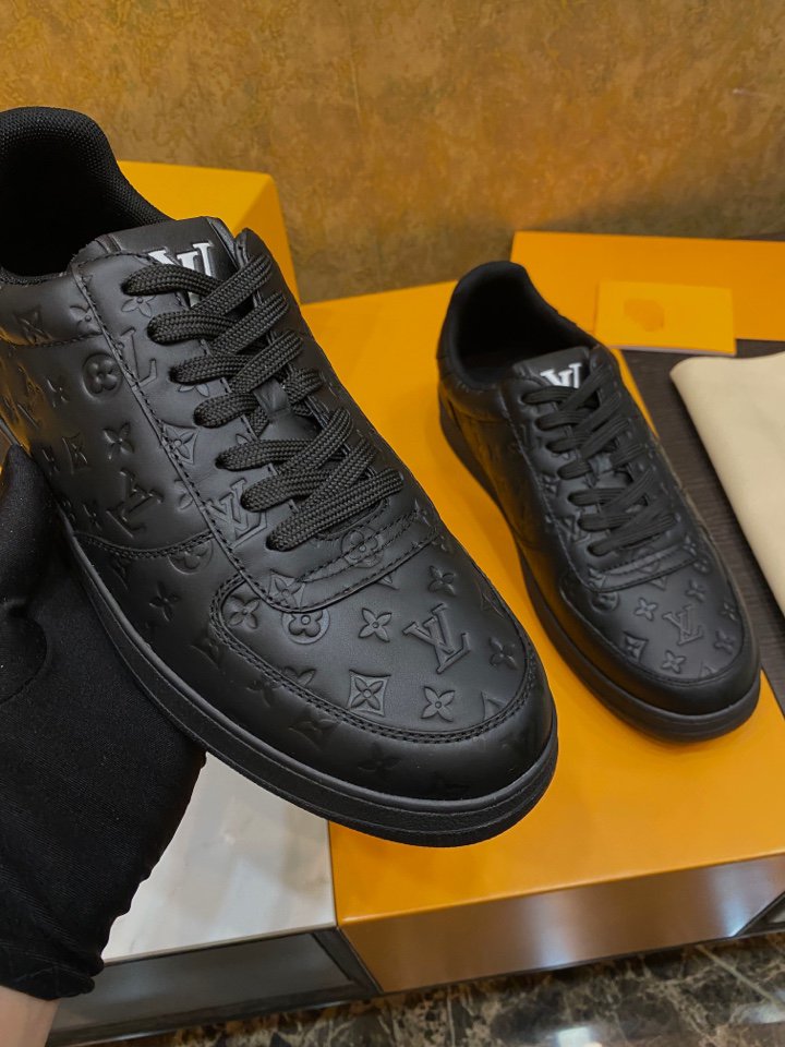 LV RIVOLI SNEAKER BLACK MONOGRAM