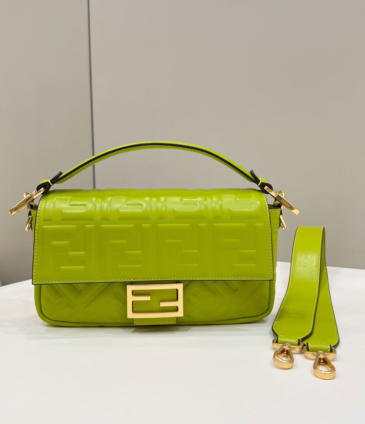 Baguette 27cm Fluorescent green Lambskin Gold Hardware