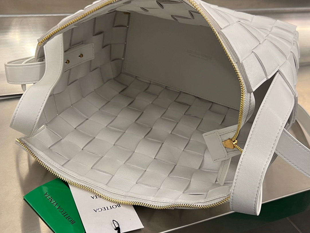 MEDIUM 28 CASSETTE WHITE LAMBSKIN
