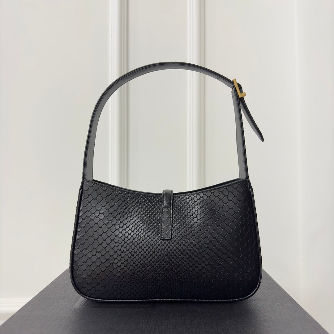 Le 5 a 7 24 Snake Black Lambskin Ghw