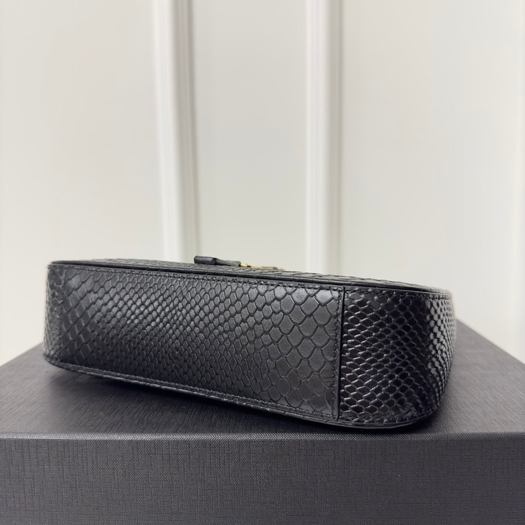 Le 5 a 7 24 Snake Black Lambskin Ghw