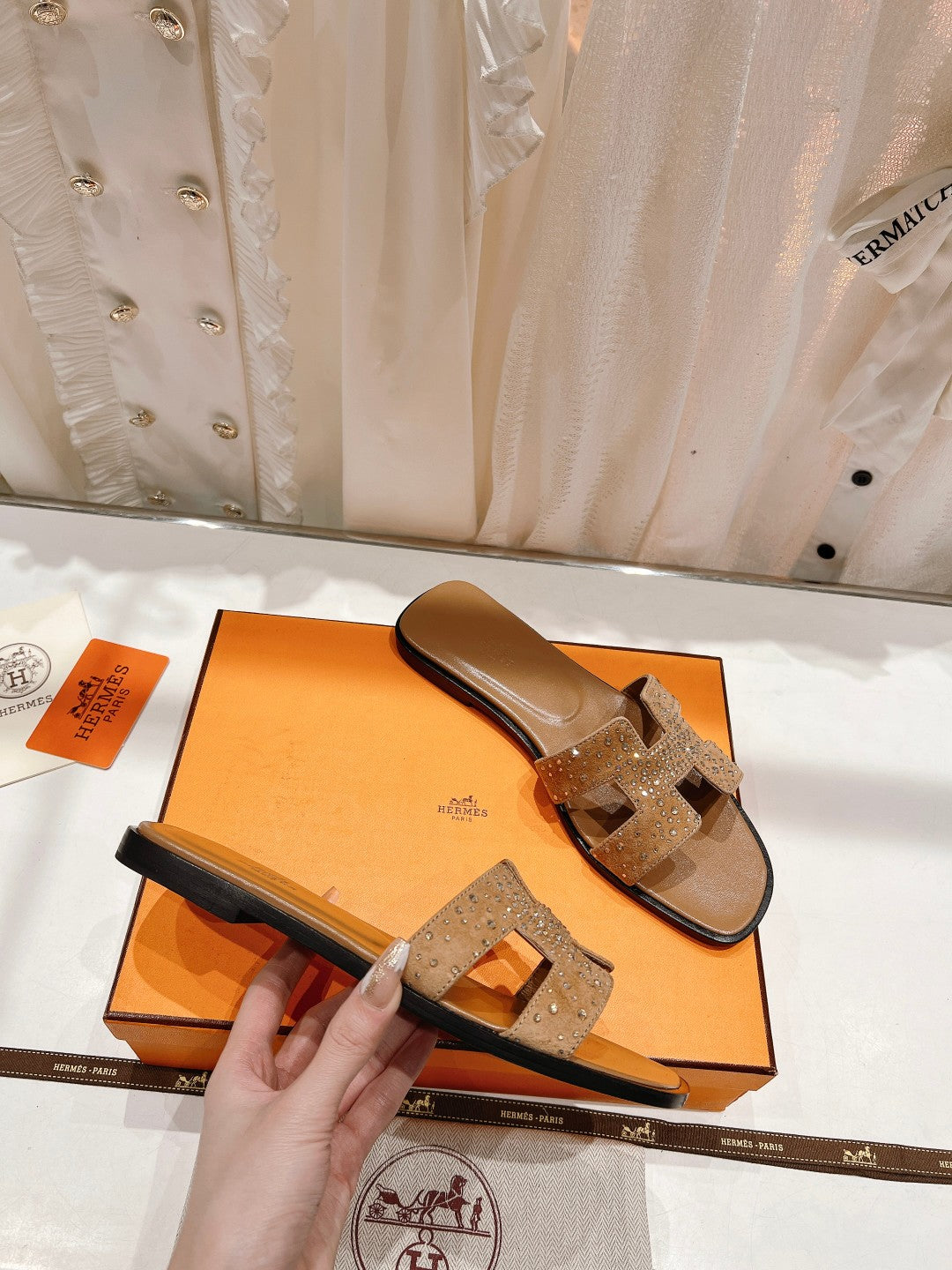 0RAN SANDAL CARAMEL LAMBSKIN ATTACH CRYSTALS