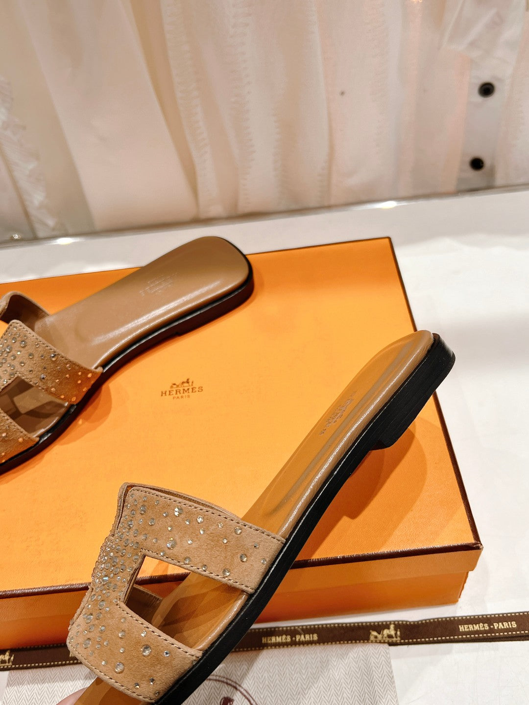 0RAN SANDAL CARAMEL LAMBSKIN ATTACH CRYSTALS