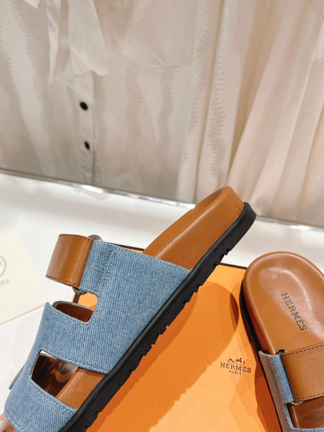 CHYPRE SANDAL BRIGHT BROWN LAMBSKIN AND BLUE DENIM