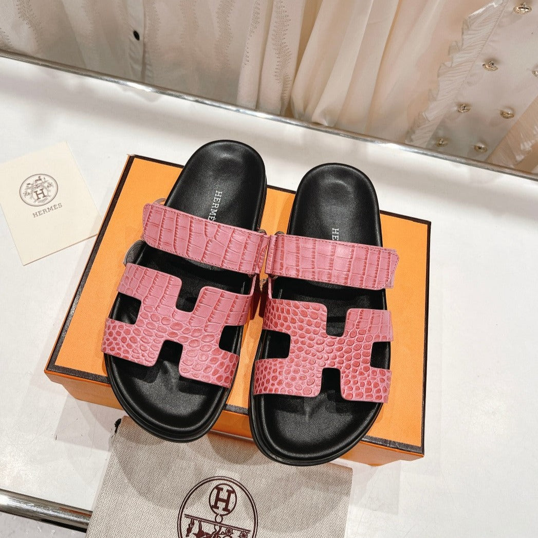 CHYPRE SANDAL BLACK AND BRIGHT PINK LAMBSKIN