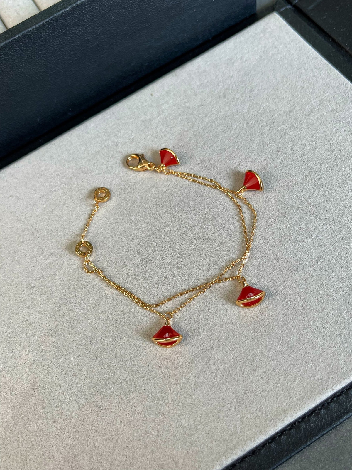 BVL 4 MOTIF GOLD DIVA DREAM BRACELET