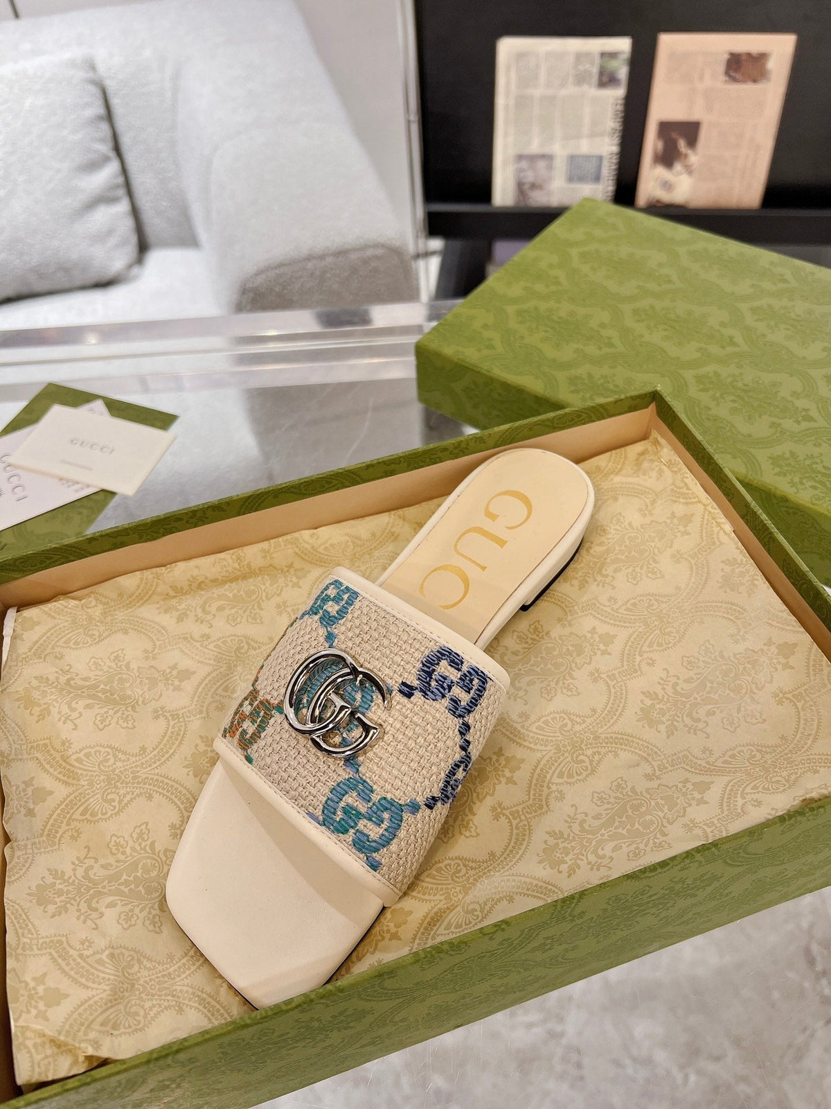 GG EXCLUSIVE SLIDE SANDAL IVORY SEDGE WITH NAVY PATTERN