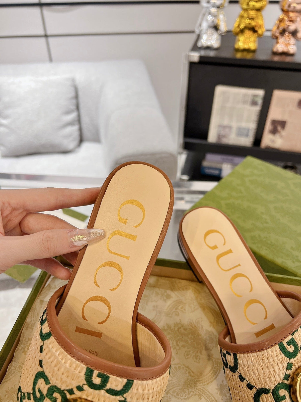 GG EXCLUSIVE SLIDE SANDAL CARAMEL SEDGE