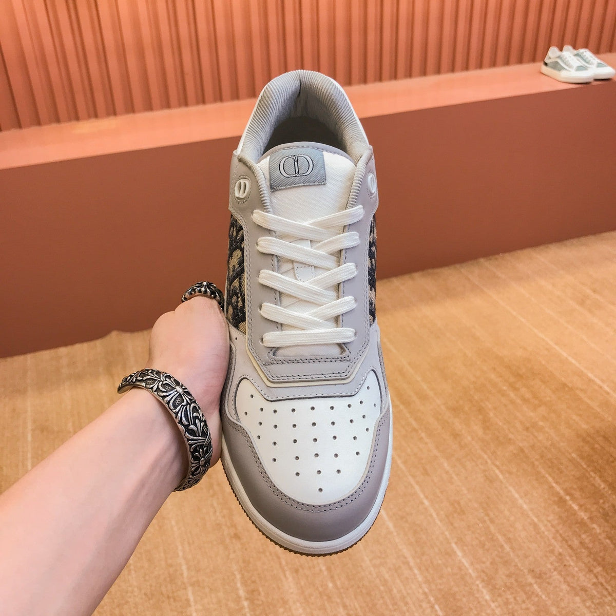 CD B27 LOW-TOP SNEAKER GRAY-BEIGE CALFSKIN