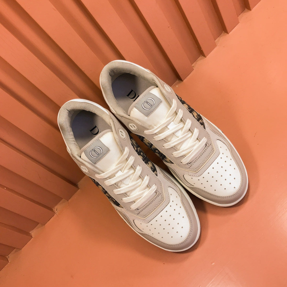 CD B27 LOW-TOP SNEAKER GRAY-BEIGE CALFSKIN