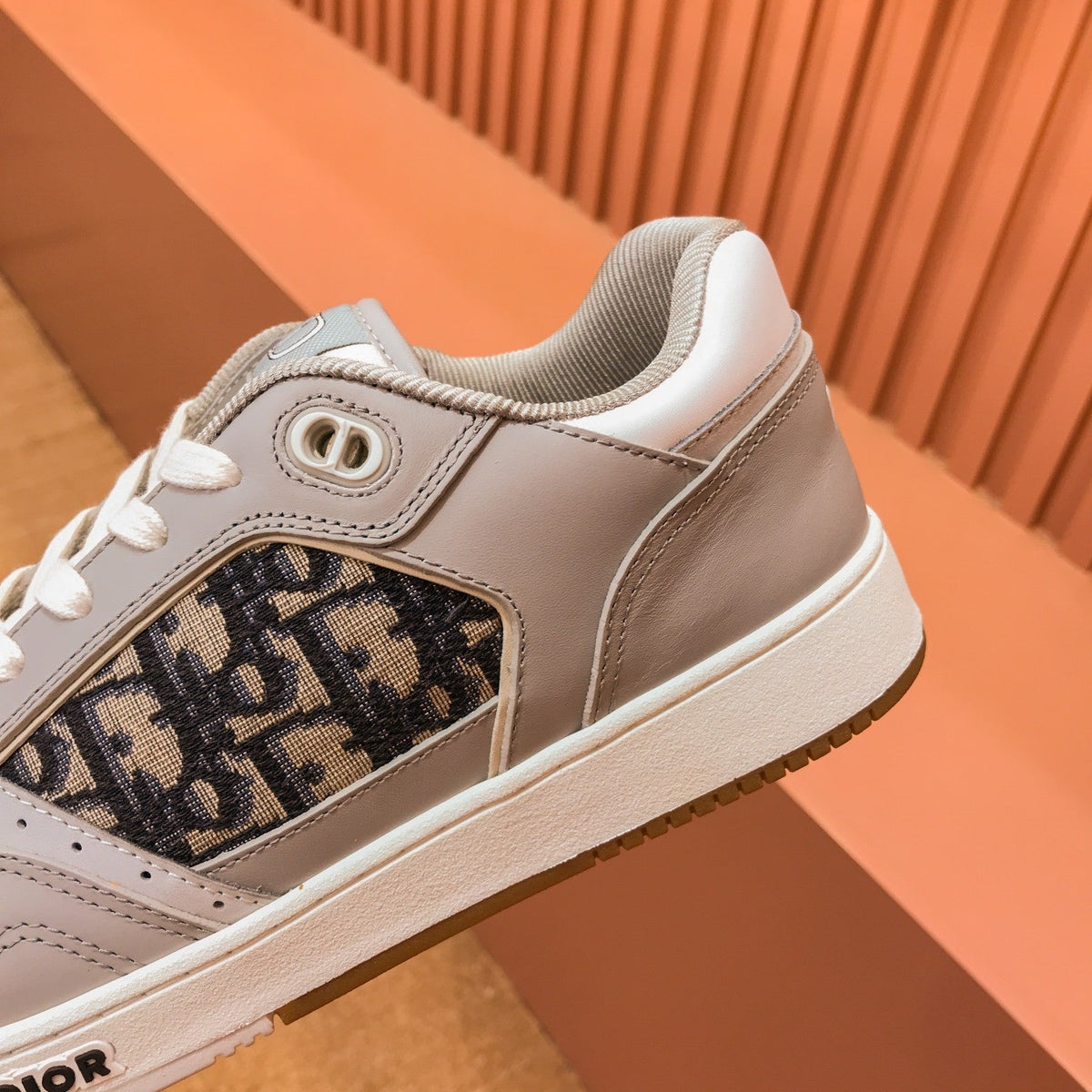 CD B27 LOW-TOP SNEAKER GRAY-BEIGE CALFSKIN
