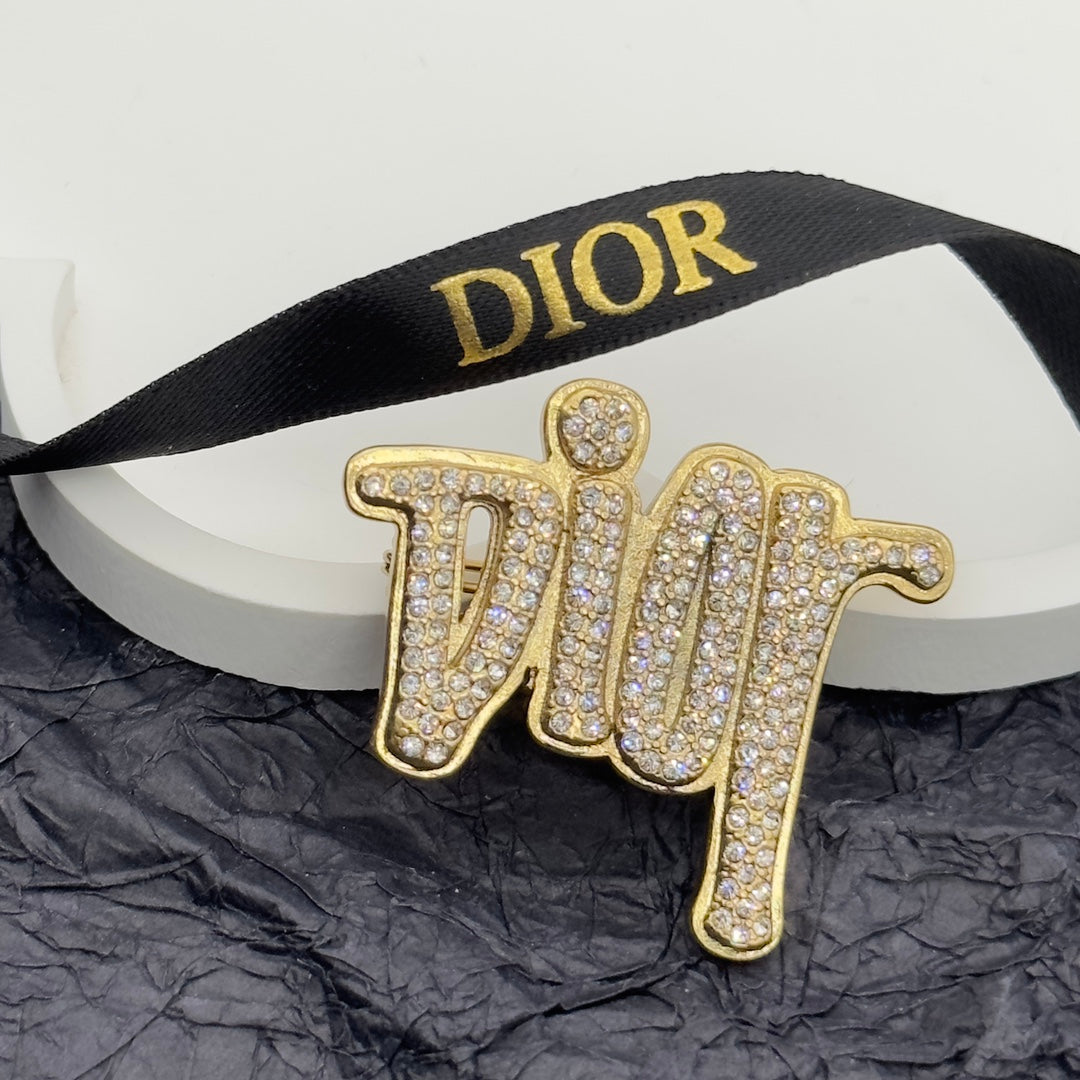 CD Brooch 172619