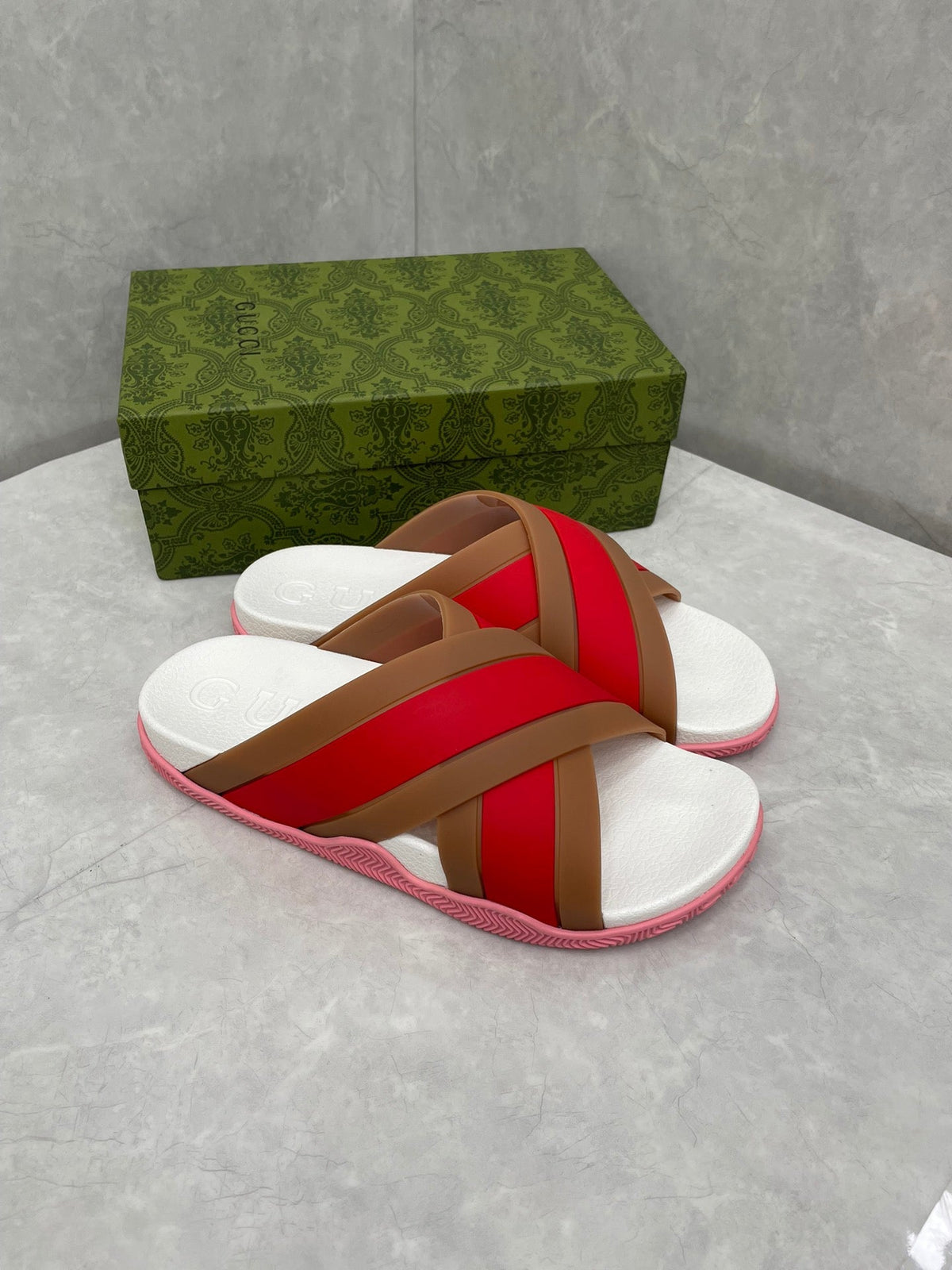 Gucci 2026 GG Unisex Woven Rubber Slippers 788222