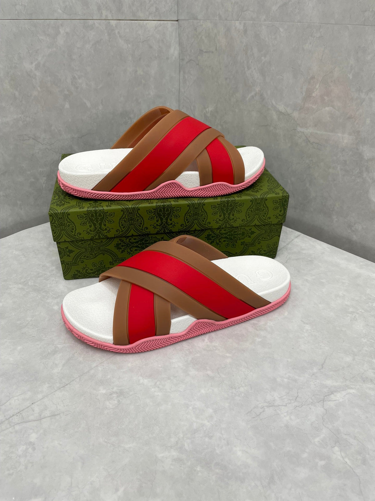 Gucci 2026 GG Unisex Woven Rubber Slippers 788222