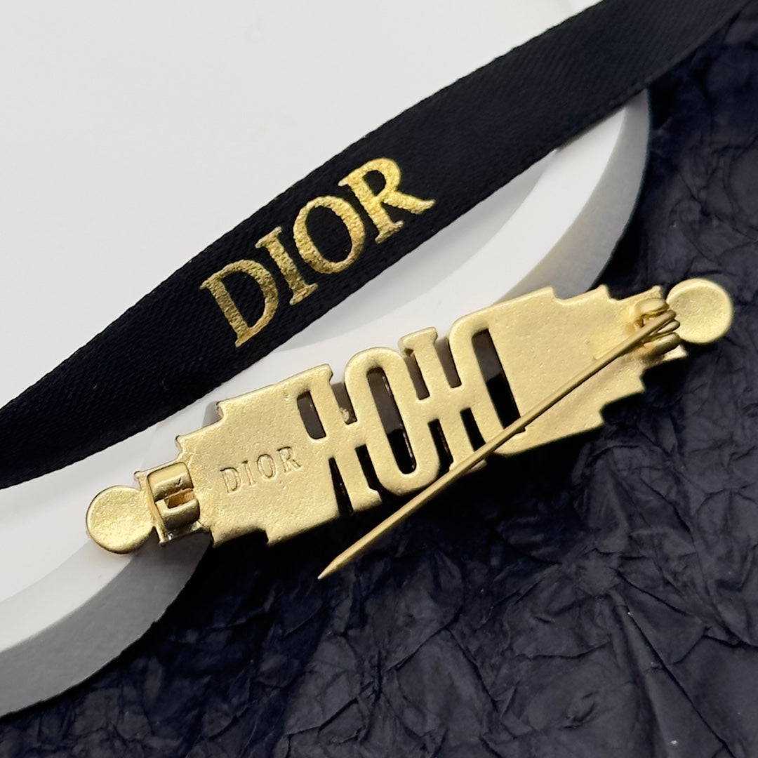 CD Brooch 172872