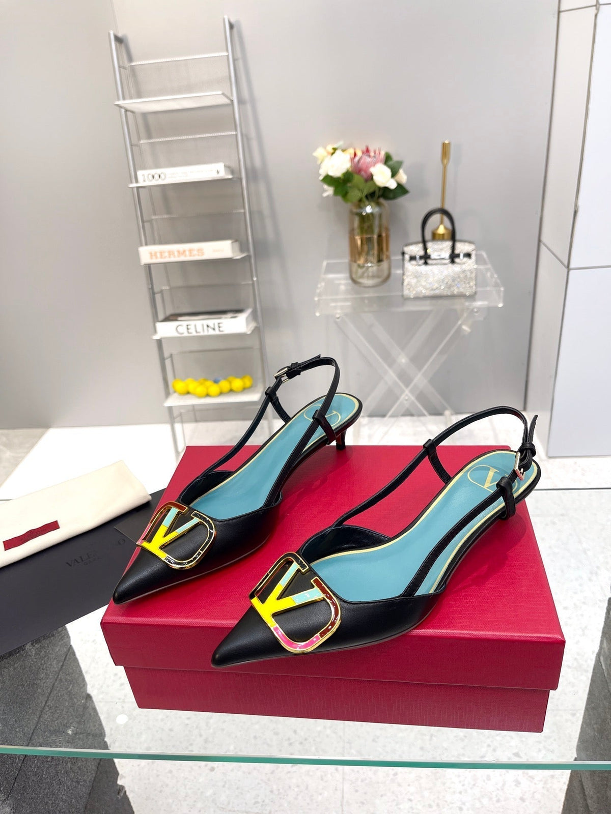 VT Vlogo Signature Black Slingback Sheepskin