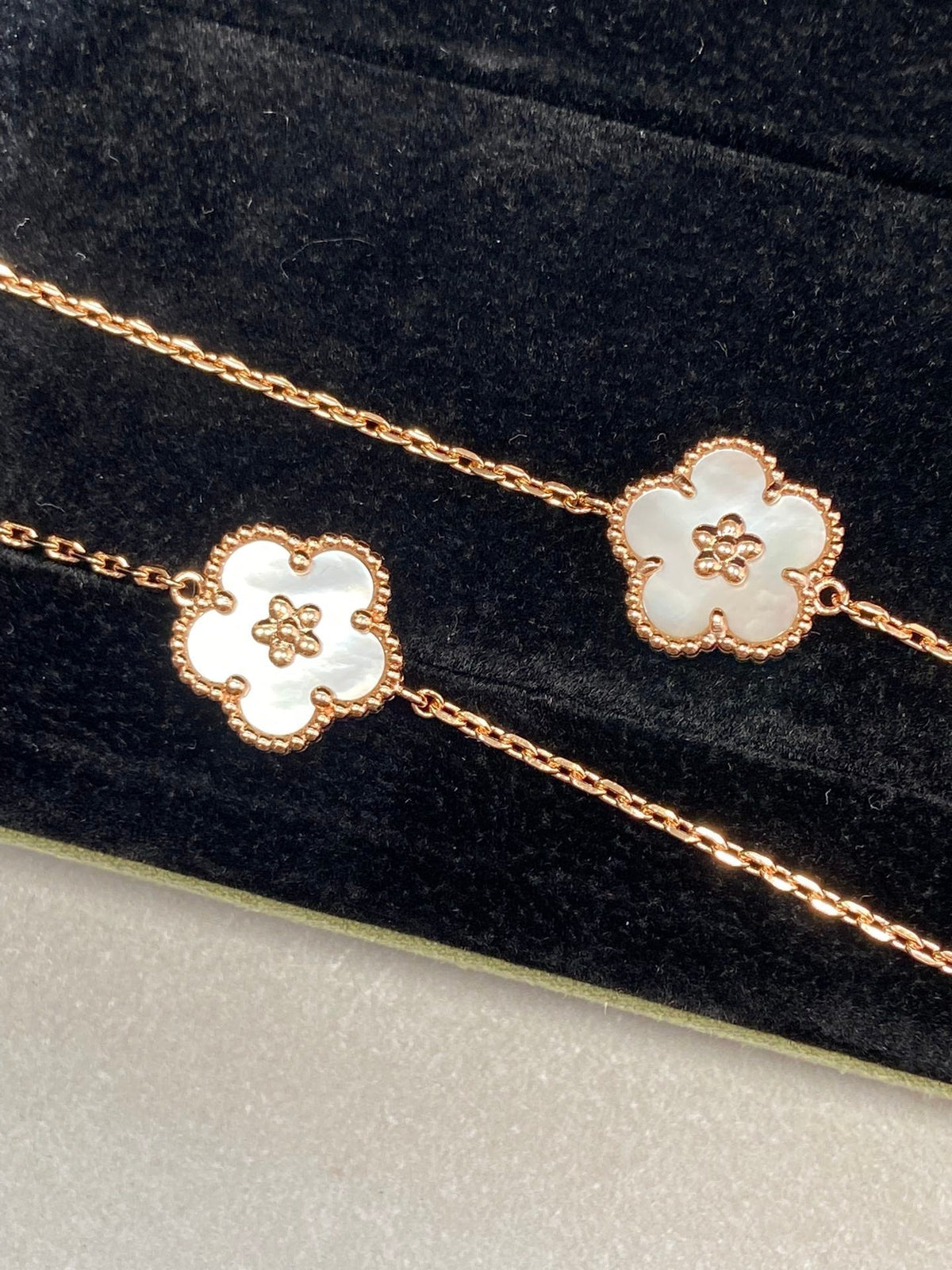 VCA Lucky Spring Flower White Mop 1 Diamond Pink Gold Bracelet