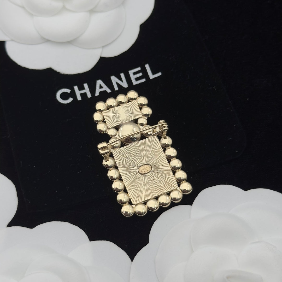 CC Brooch Gold 174157
