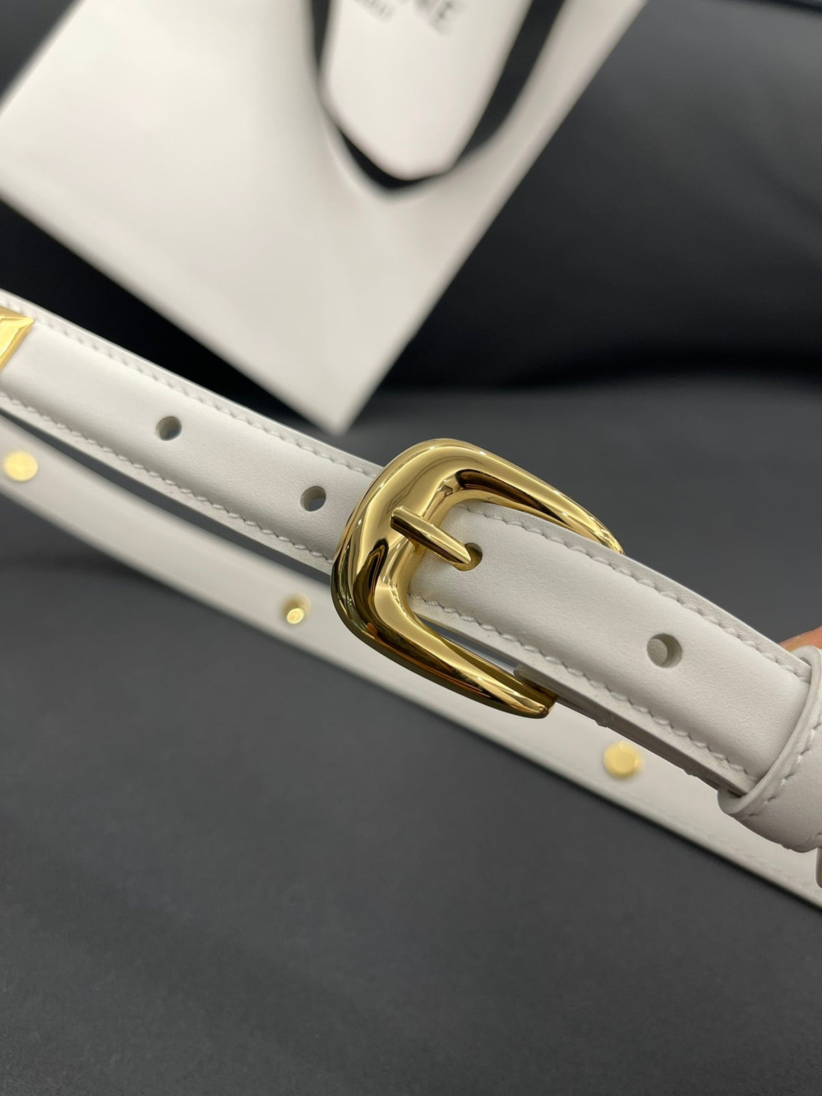 CL SMALL 18 MM TRIOMPHE BELT IN TAURILLON WHITE LEATHER GOLD HARDWARE