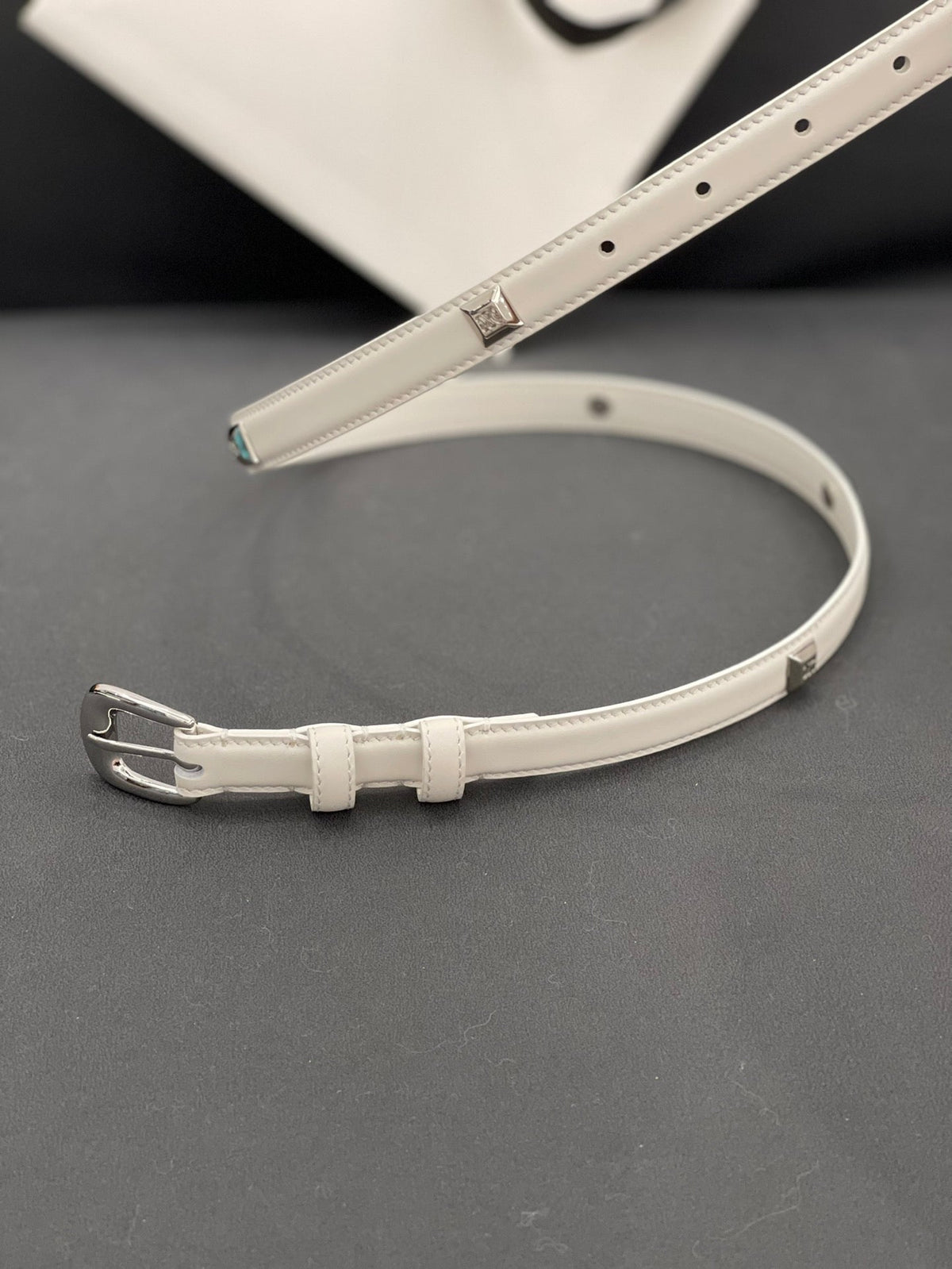 CL SMALL 18 MM TRIOMPHE BELT IN TAURILLON WHITE LEATHER SILVER HARDWARE