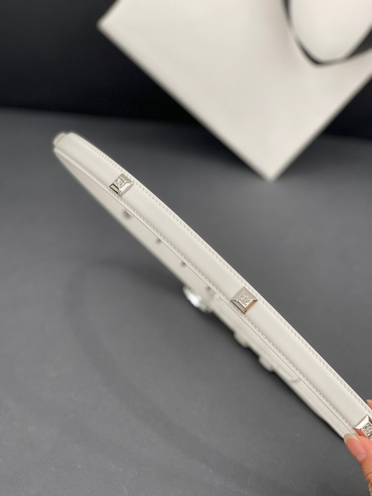 CL SMALL 18 MM TRIOMPHE BELT IN TAURILLON WHITE LEATHER SILVER HARDWARE