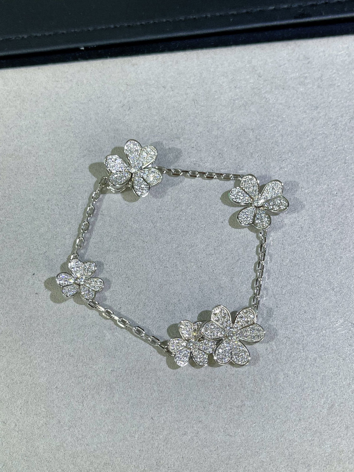 VCA Flower 5 Motifs Pink Mop Full Diamond Bracelet