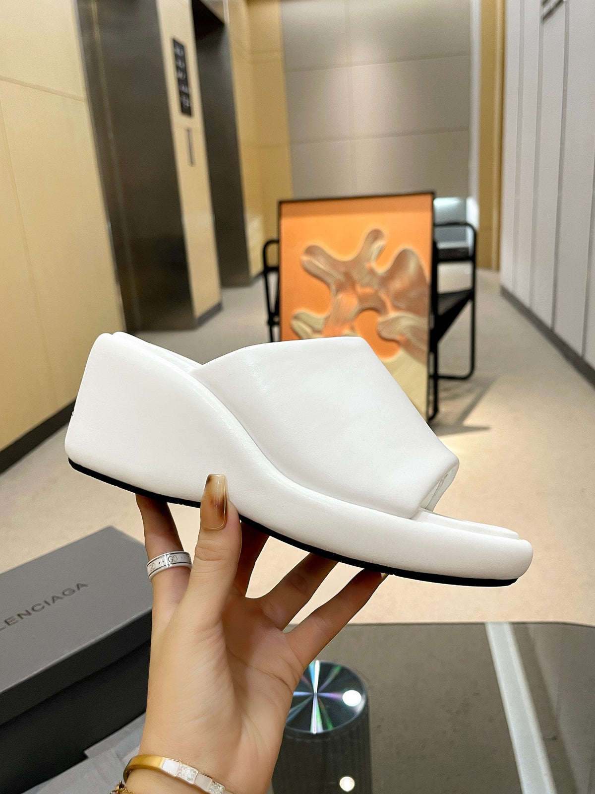 WEDGE SANDALS IN WHITE SOFT LAMBSKIN