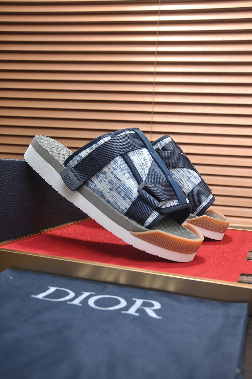 CD ALPHA SANDAL GRAY AND WHITE JACQUARD