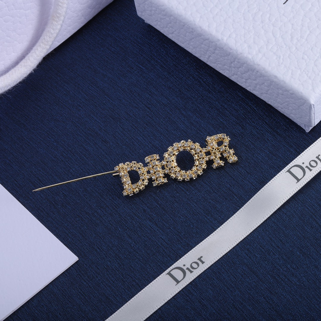 CD Brooch 176405