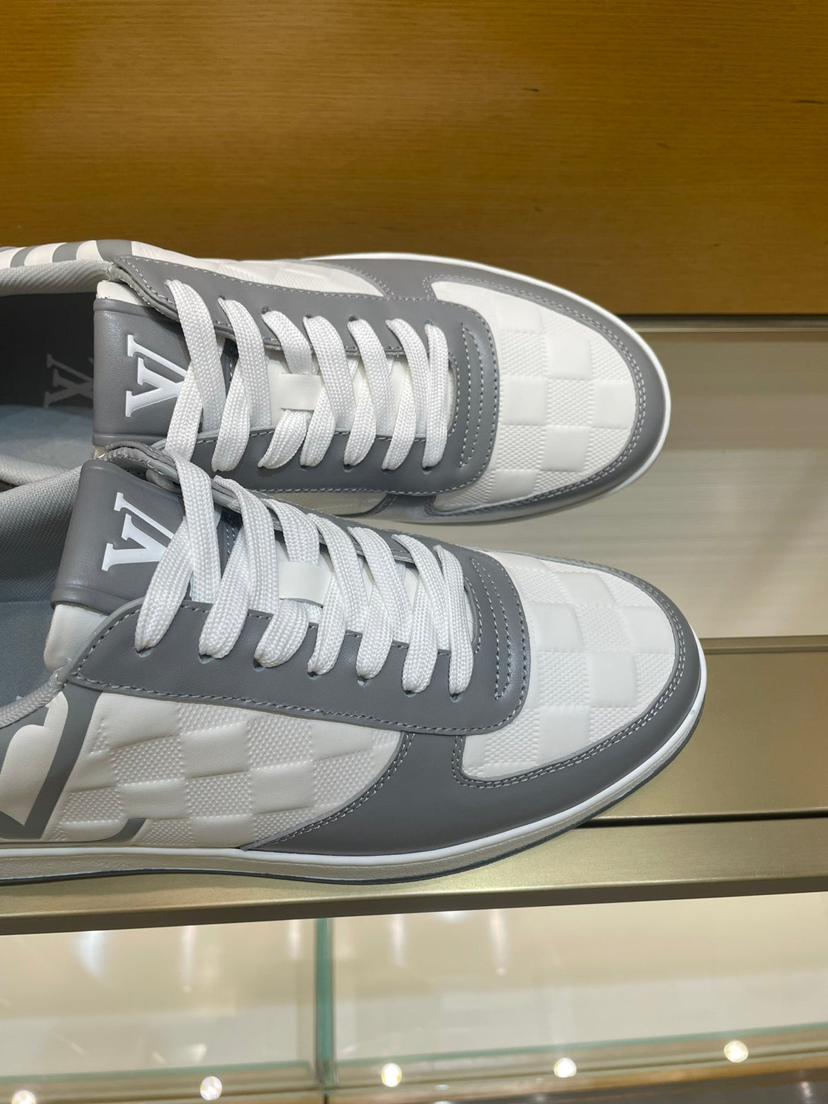 LV RIVOLI SNEAKER MEN GREY WHITE