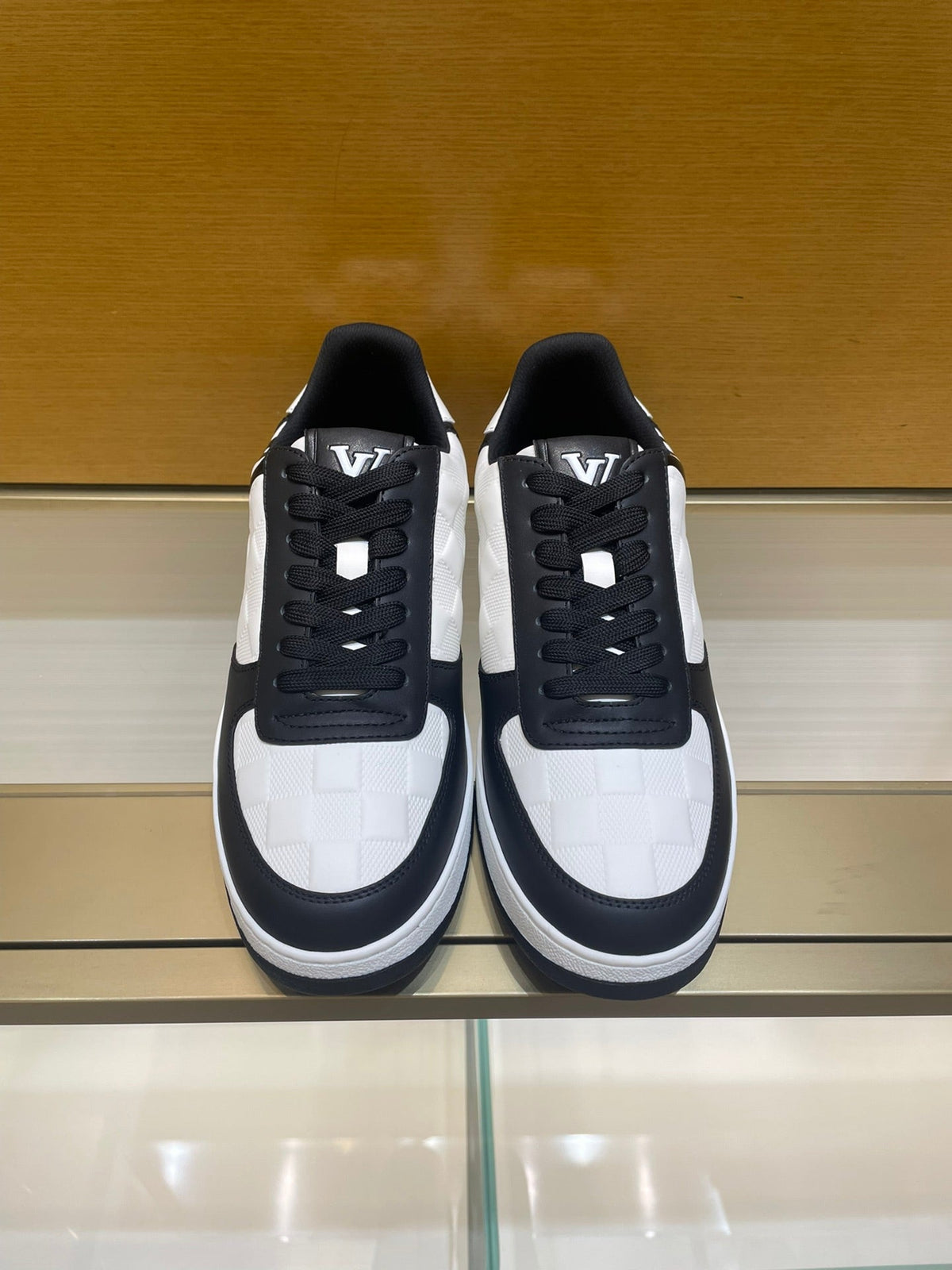 LV RIVOLI SNEAKER MEN BLACK WHITE