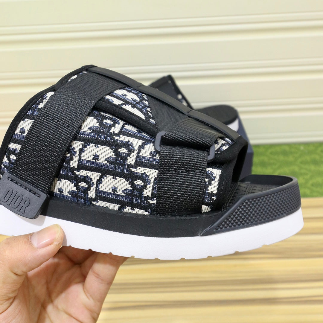 CD ALPHA SANDAL BLACK AND BEIGE JACQUARD