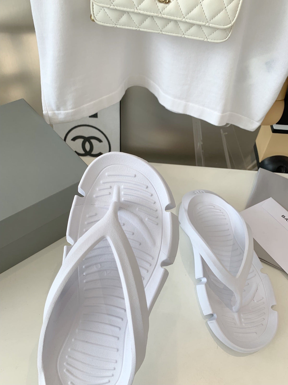 THONG SANDALS IN WHITE RUBBER