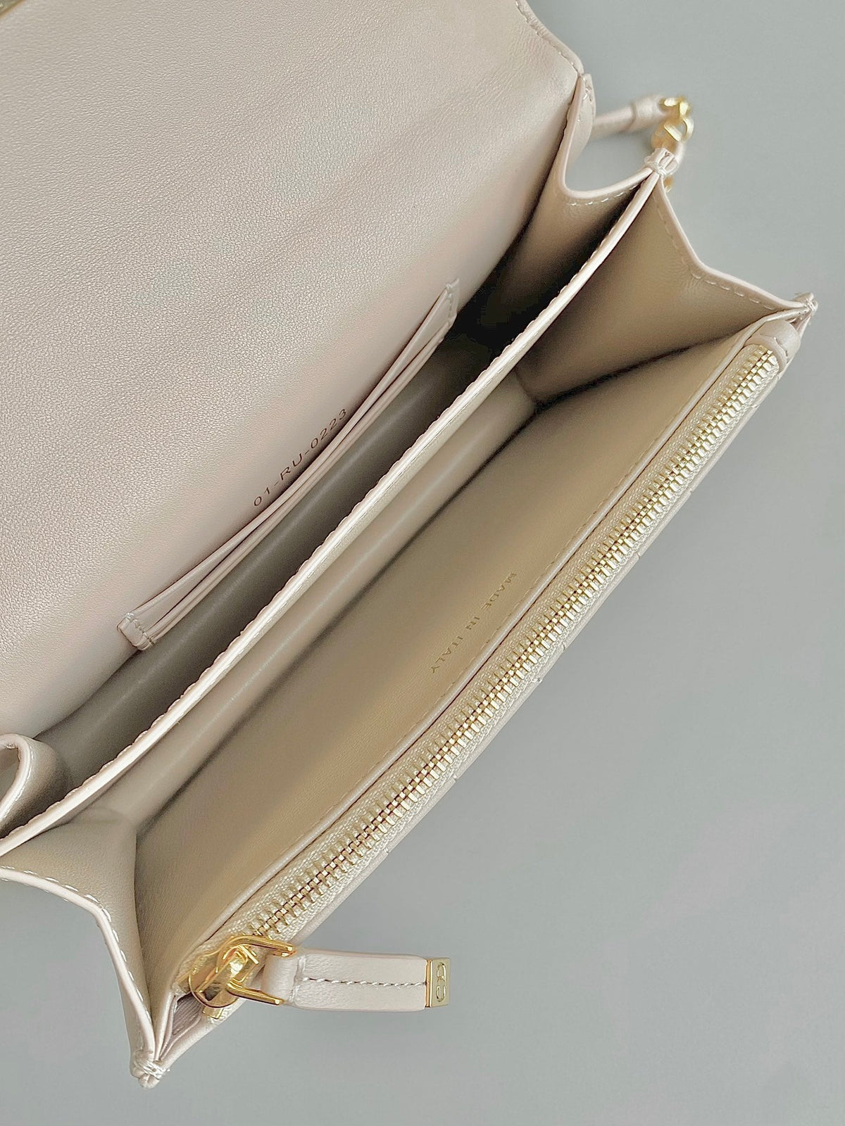 MINI CHAIN BAG 17 IN BEIGE CALFSKIN