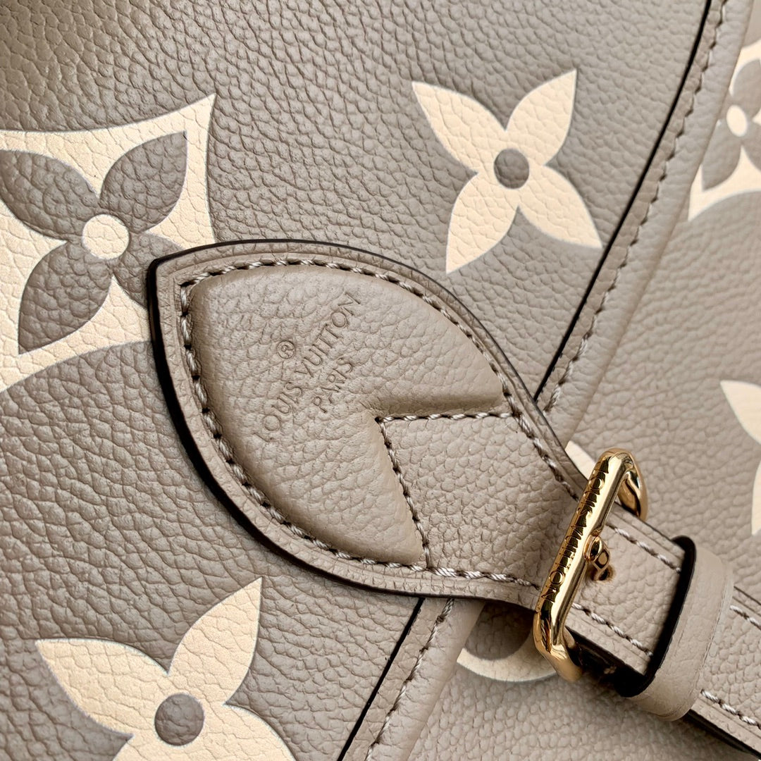 diane 24 dove cream biorcolor monogram empreinte leather