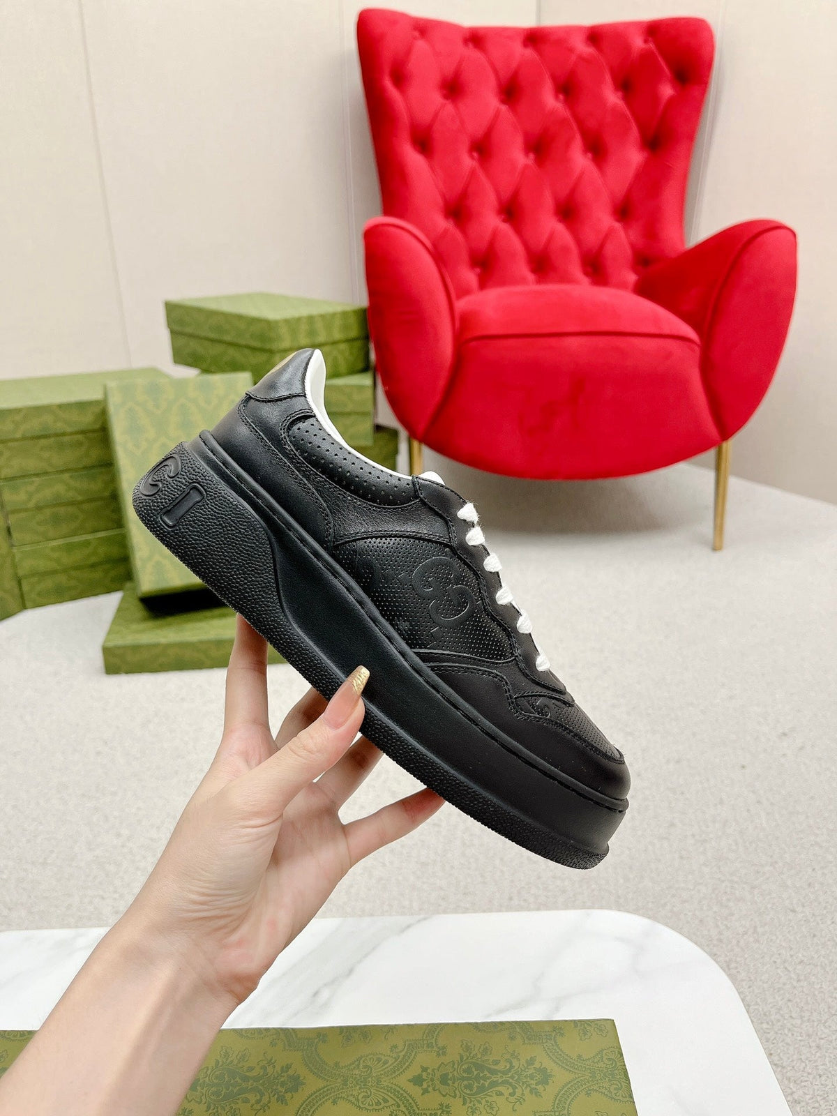 GG EMBOSSED TRAINER BLACK CALFSKIN