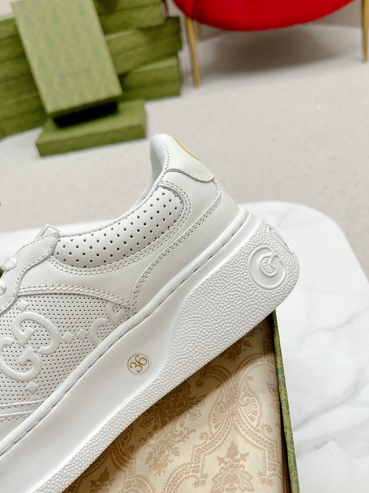 GG EMBOSSED TRAINER WHITE CALFSKIN
