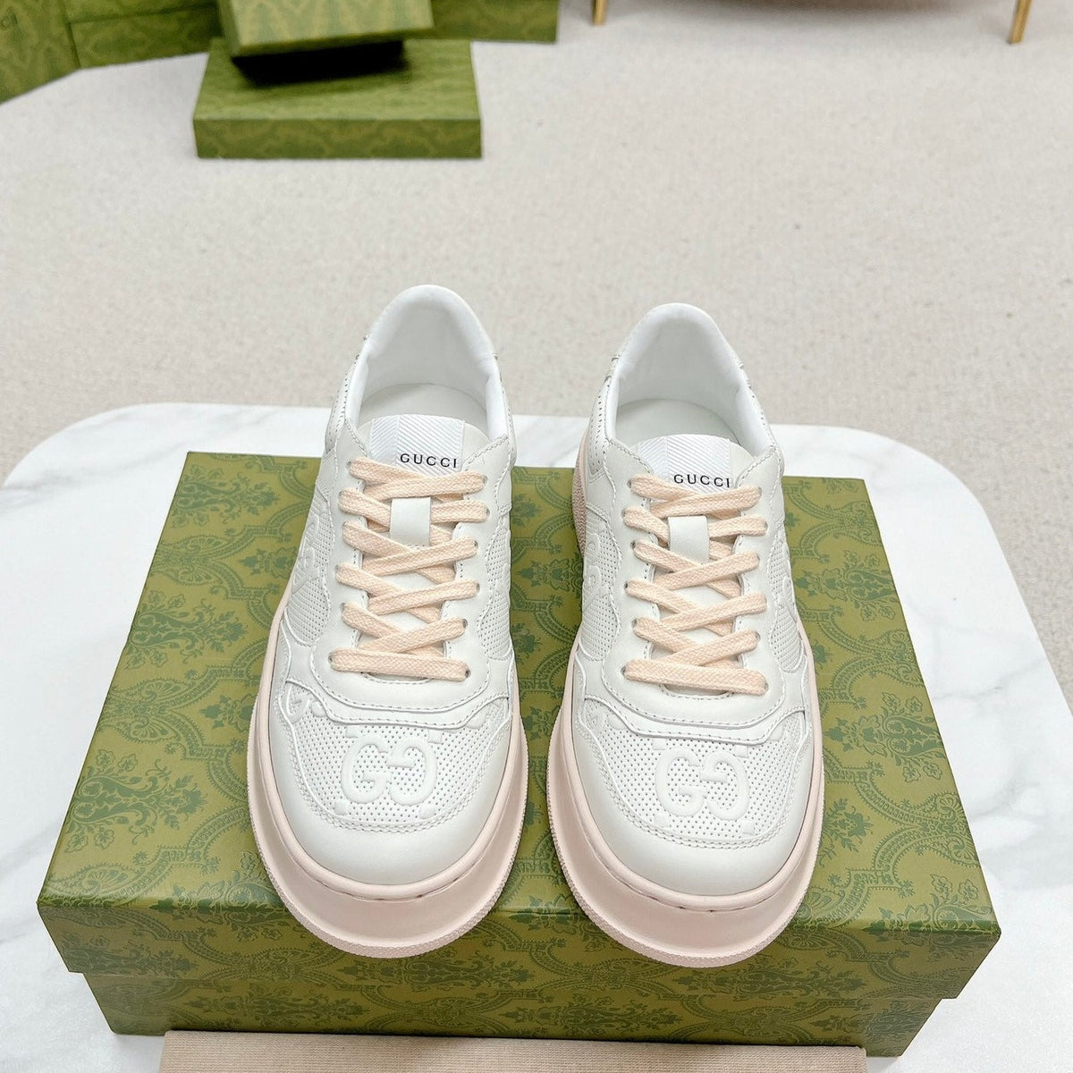 GG EMBOSSED TRAINER WHITE AND PASTEL PINK CALFSKIN