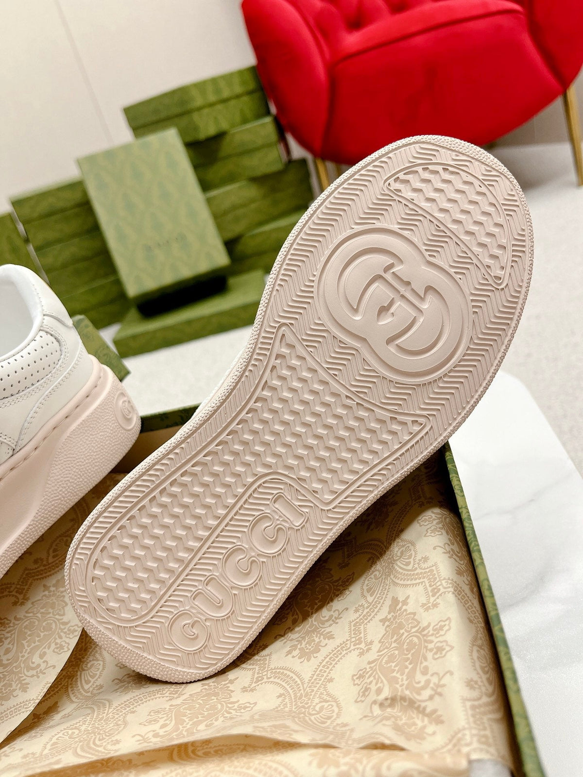 GG EMBOSSED TRAINER WHITE AND PASTEL PINK CALFSKIN