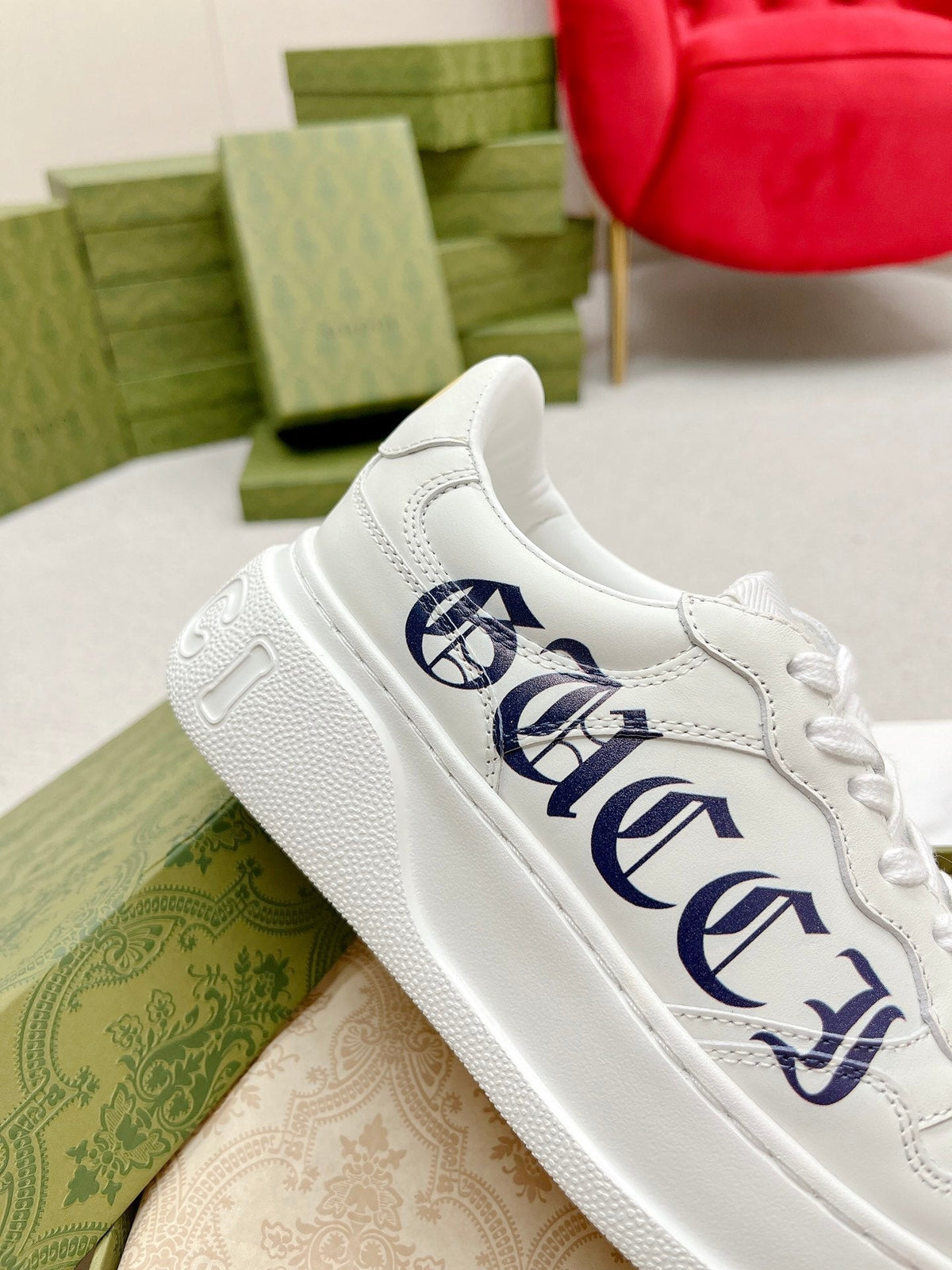 GG TRAINER WHITE CALFSKIN