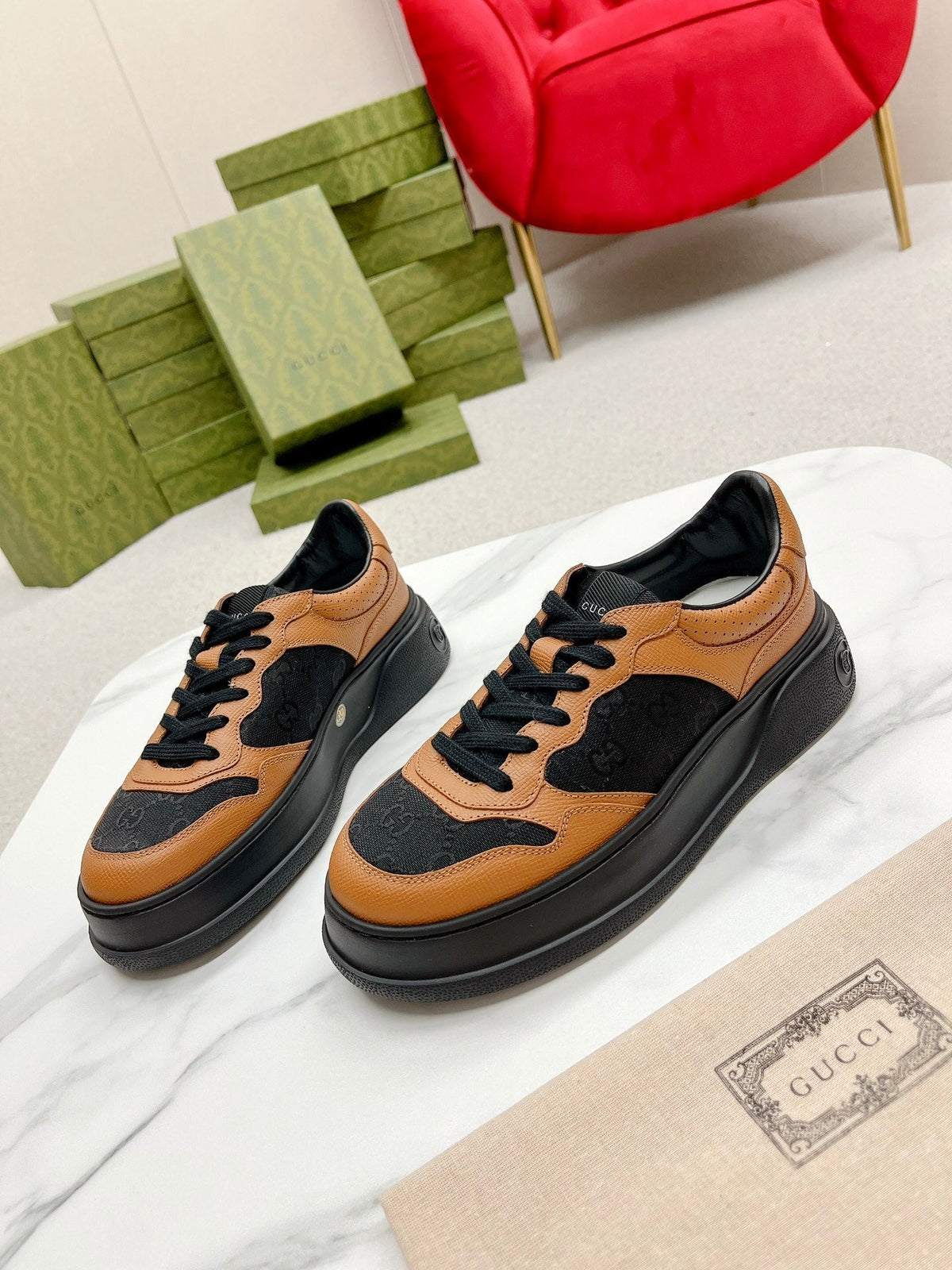 GG TRAINER BLACK AND TAWNY CALFSKIN