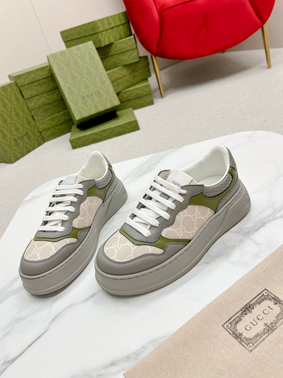 GG TRAINER GRAY AND CREAMY WHITE CALFSKIN