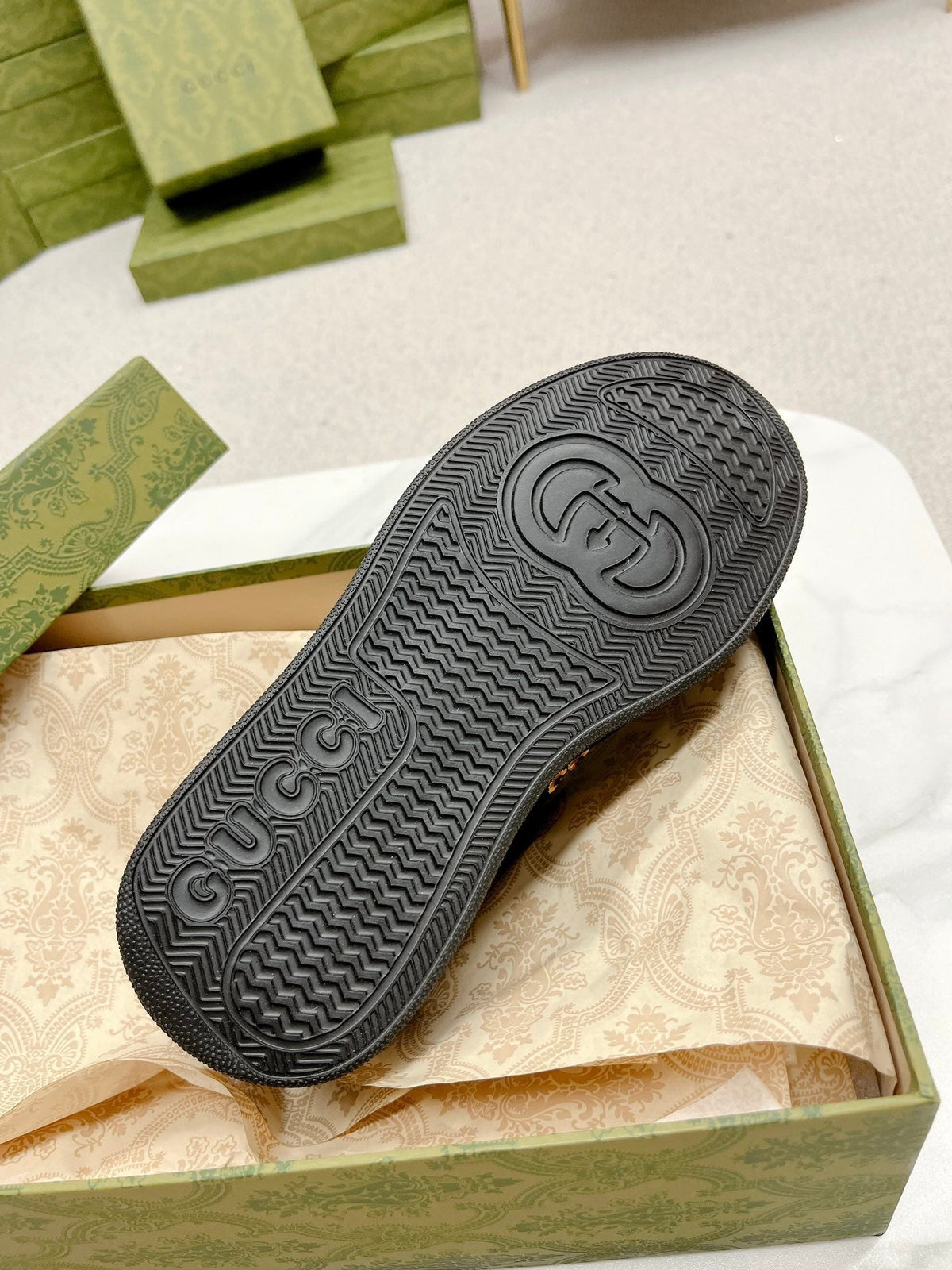 GG TRAINER BLACK CALFSKIN WITH PATTERN