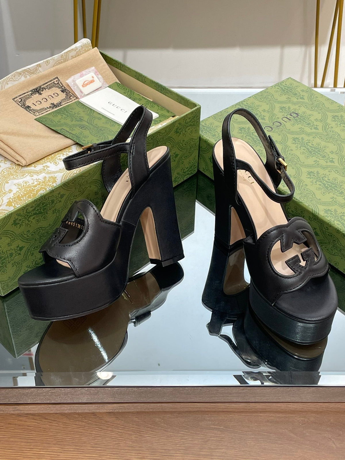 GG 120 INTERLOCKING G SANDAL BLACK CALFSKIN