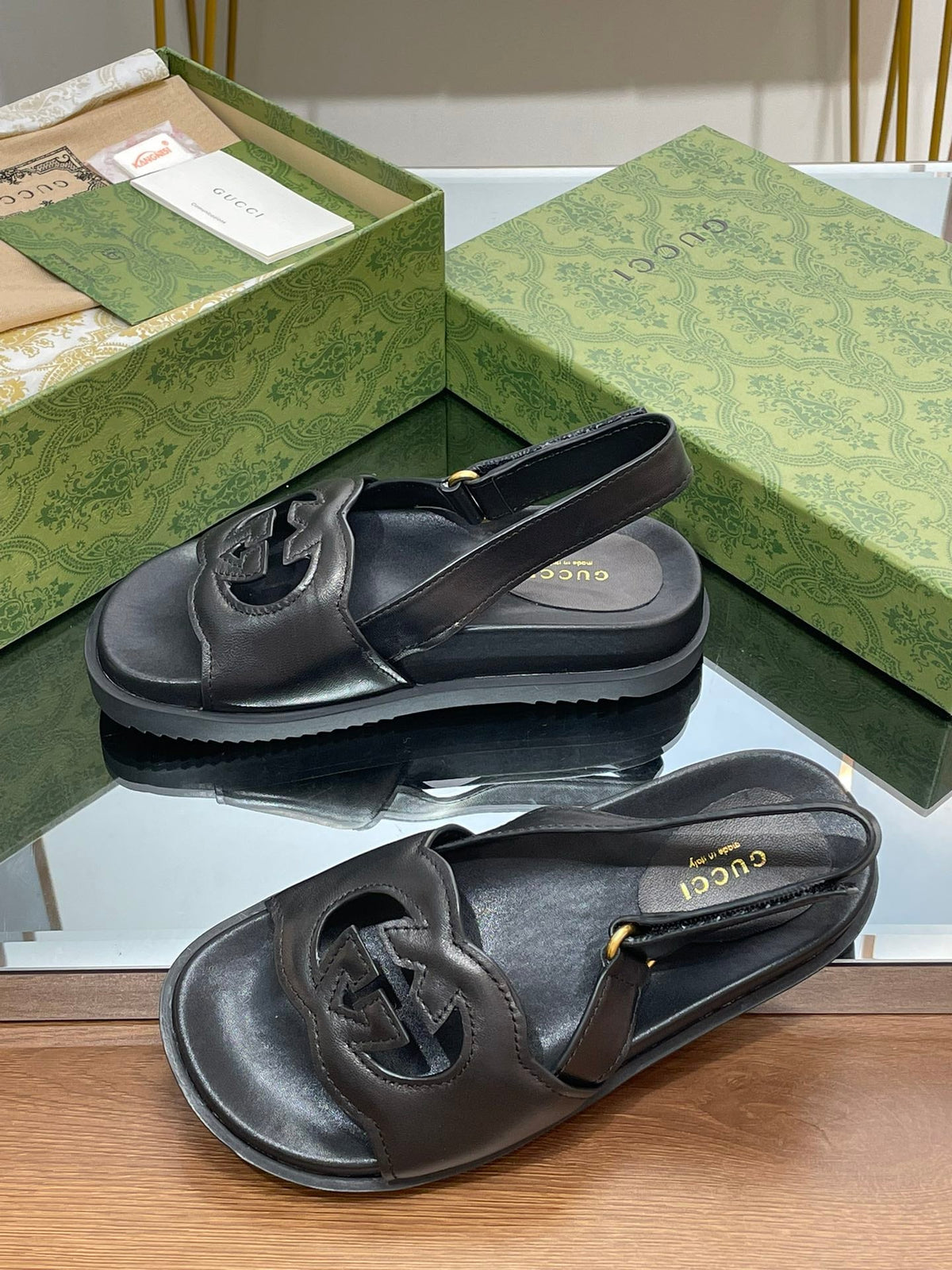 GG INTERLOCKING G CUT OUT SANDAL BLACK LAMBSKIN