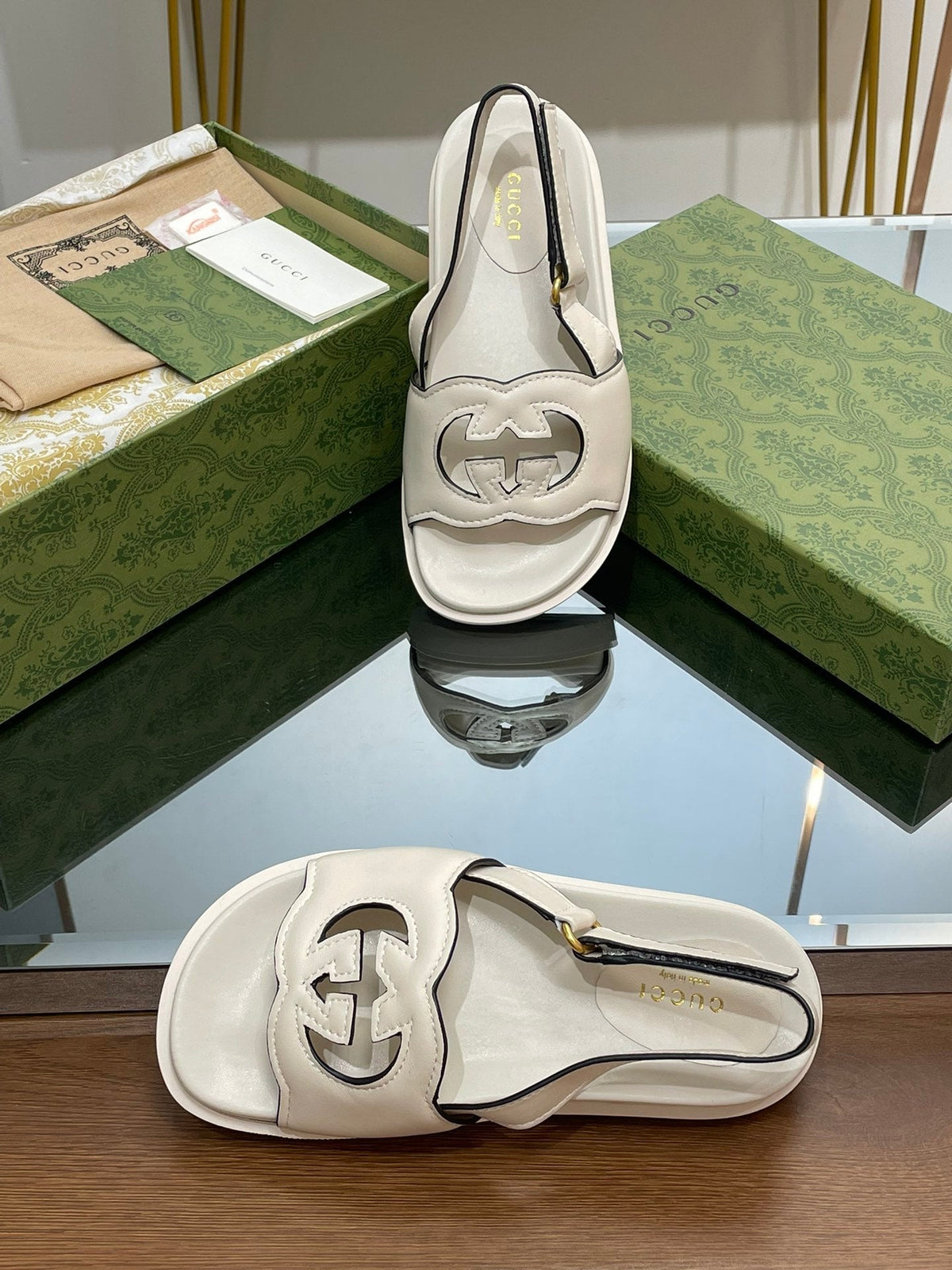 GG INTERLOCKING G CUT OUT SANDAL WHITE LAMBSKIN