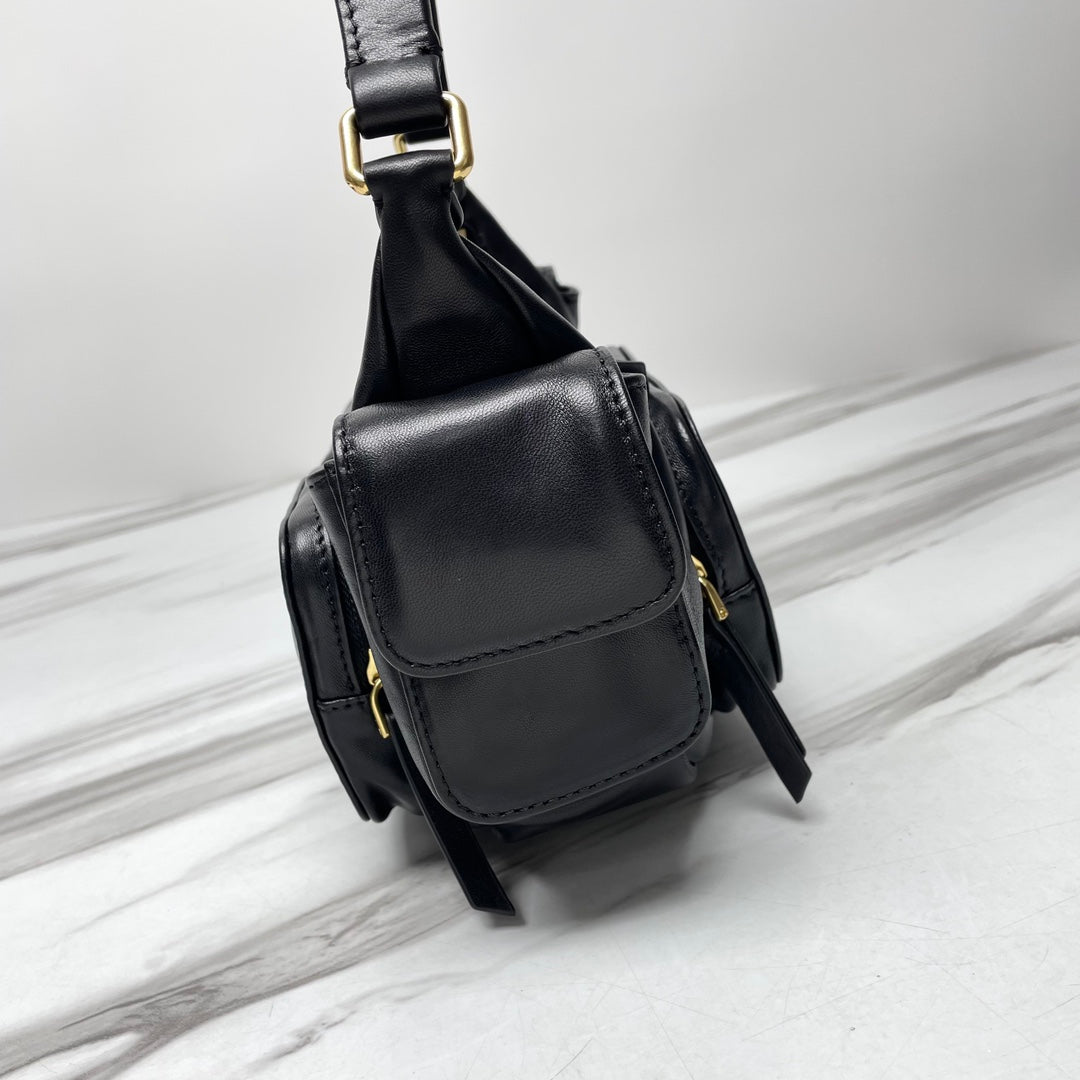 MIU POCKET 21CM SHOULDER BAG BLACK CALFSKIN