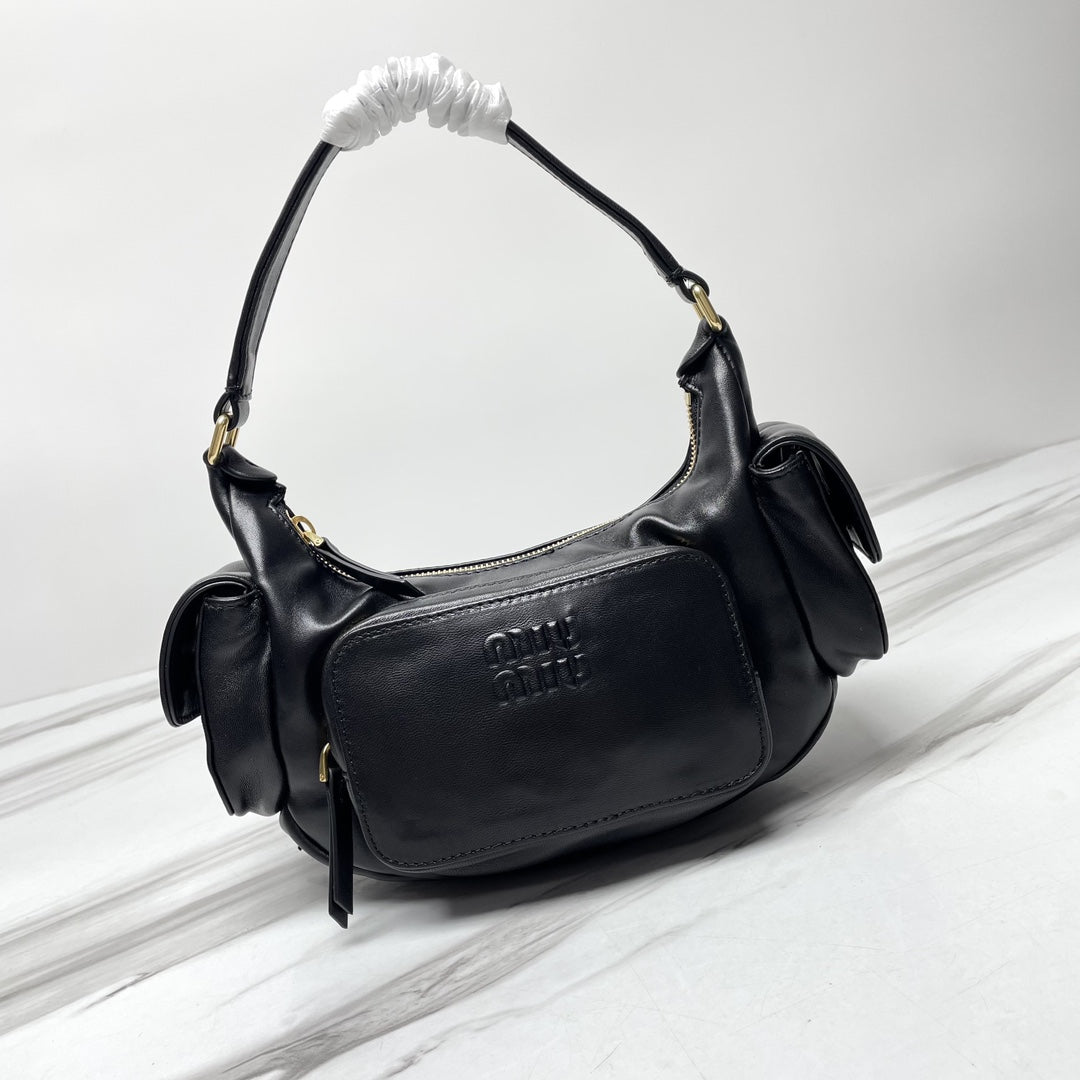 MIU POCKET 21CM SHOULDER BAG BLACK CALFSKIN