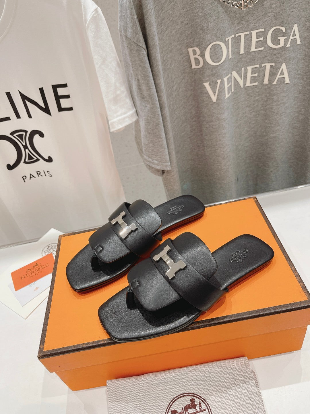 CLASSIC H BUCKLE SANDALS BLACK LAMBSKIN